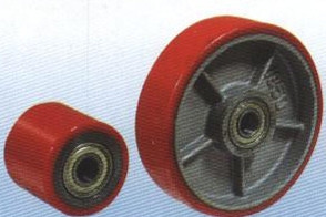 Колеса (чугунный обод, полиуретановое покрытие,  шарикоподшипник) и ролики подвилочные (стальной обод, полиуретановое покрытие, шарикоподшипник)   для гидравлических тележек  (P70+1 (018))